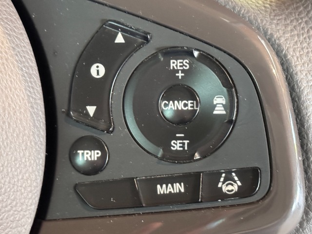 【アダプティブクルーズコントロール】と【レーンキープアシスト】はドライバーの運転負担を大幅に軽減してくれます◎特に高速道路で大活躍！一度味わったらやめられない！？