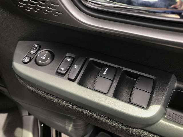 積載車も所有していますので、万が一の時でも当店スタッフにてお車の無料引き取りも行っております。