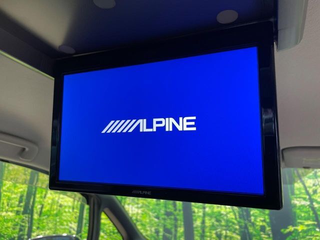 【フリップダウンモニター】大画面モニターで後席でもエンタメをお楽しみいただけます。小さなお子様にも大人気の装備です♪