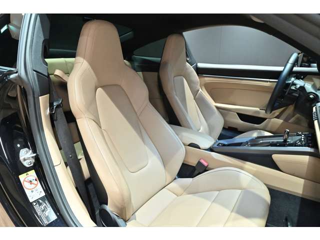 ルームクリーニング済みの車内はとっても綺麗☆さらに納車前クリーニングを施工しますのでさらにキレイになります！！インテリアの仕様変更なども承っておりますので、お気軽にご相談ください！！