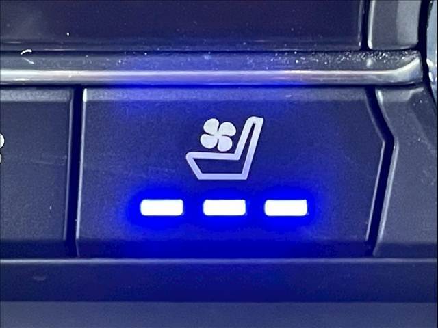 シートクーラーを完備！！ 暑い夏にも快適に運転！！