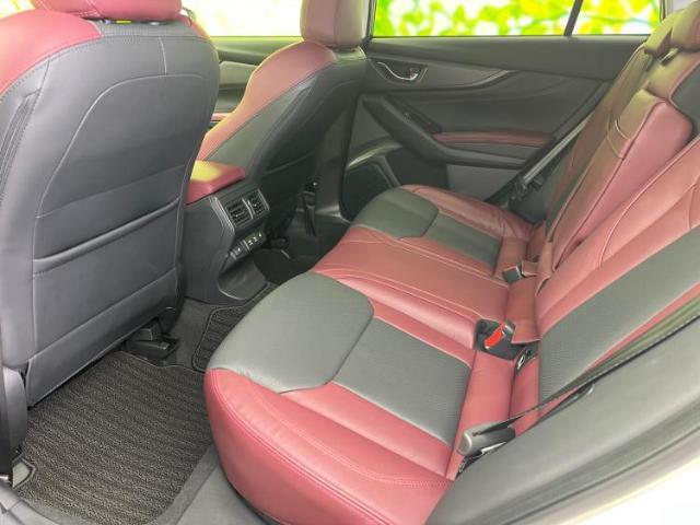 WECARSでは各商談席に大型モニターをご用意しております！見やすい大画面でゆったりと全国の在庫をご覧いただけます！是非ご来店お待ちしております！