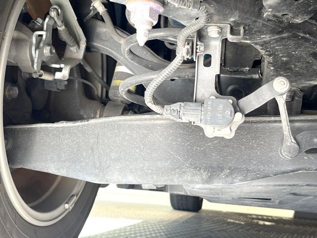 お車を安心してお乗りいただく為には、足回りの定期点検が欠かせません。サービスサポート（有償保証）では無料点検もご提供しており、安心のカーライフをお過ごしいただけるサポート体制が整っています。