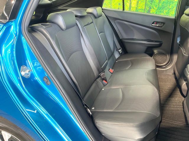 後部座席も気になるようなキズ・汚れやへたり等、大きなダメージはなく、良好な状態です。