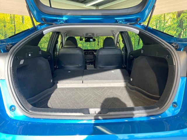 ラゲッジルームは、大容量のスペースを確保。普段のお買い物からレジャーまで、幅広く活躍してくれます！また、リアシートを倒すことでバリエーション豊かにお使いいただけます。