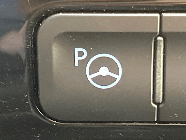 【駐車支援システム】駐車スペースを検知し、スムーズな駐車をアシスト。狭いスペースへの駐車など、駐車に自信の無い方におすすめの機能です♪