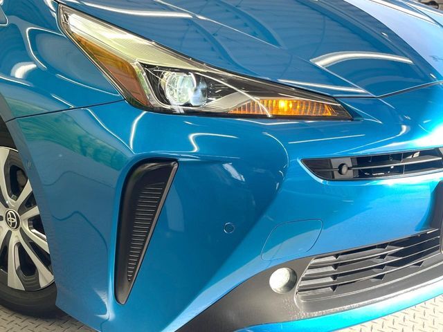 【LEDヘッドライト】悪天候や夜間走行時も良好な視界を確保し安心して運転できる高輝度LEDヘッドライトを装備！点灯速度が早く、消費電力も抑えられています。