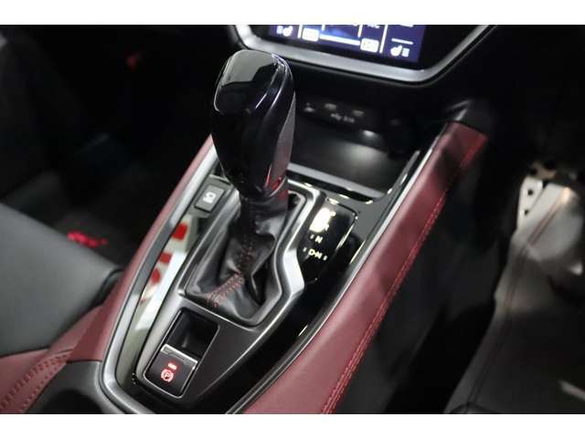 【トランスミッション】CVT（無段変速車）【駆動方式】フルタイム4WD