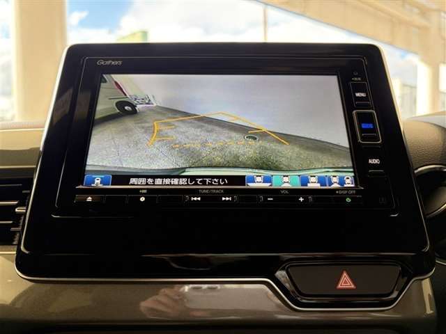 【バックカメラ】ガイドライン表示があるので駐車も安心です！