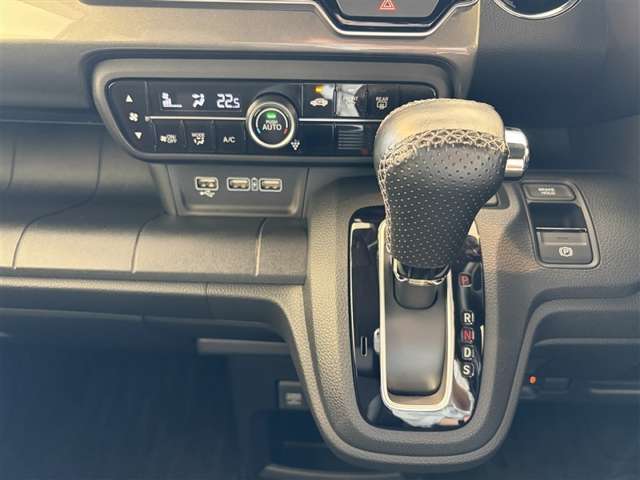 【シフトレバー操作部】