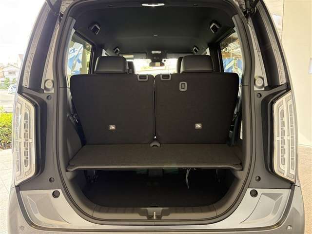 ラゲージスペースにはフロアボードがあります☆