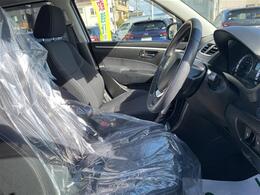 【運転席】座り心地が良いシートなので長時間の運転でも快適にお過ごしいただけます。新品のフロアマットのご注文も可能です。掲載箇所以外にご希望の写真がございましたらお気軽にお問い合わせ下さい。