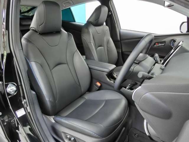 運転席シートです。フィット感が有り座り心地の良いシートです。