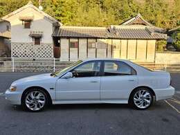 自社認証工場を完備しておりますので、ご購入後のアフターメンテナンスも安心して当店にお任せ下さい！お客様のカーライフをしっかりとサポートさせて頂きます！車検・整備・オイル交換・鈑金・塗装何でもOKです！