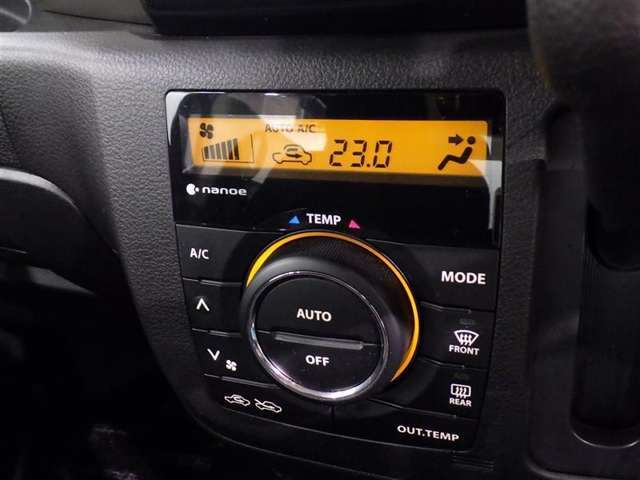 【オートエアコン】お好みの温度に設定して頂くと、車内の温度を自動調整♪快適にクルマの中を過ごして頂けます。