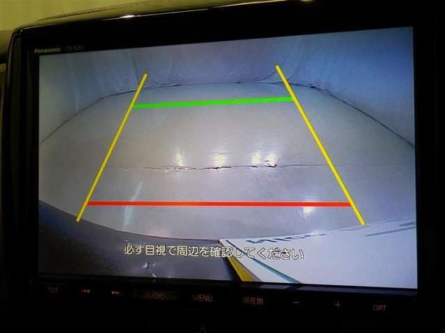 バックモニターも装備しております。バックギアに入れるとナビ画面に車の後方が映し出されます。これで後方確認も安心！