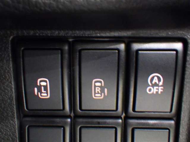両側電動スライドドアで狭い所でも乗り降り楽々です！