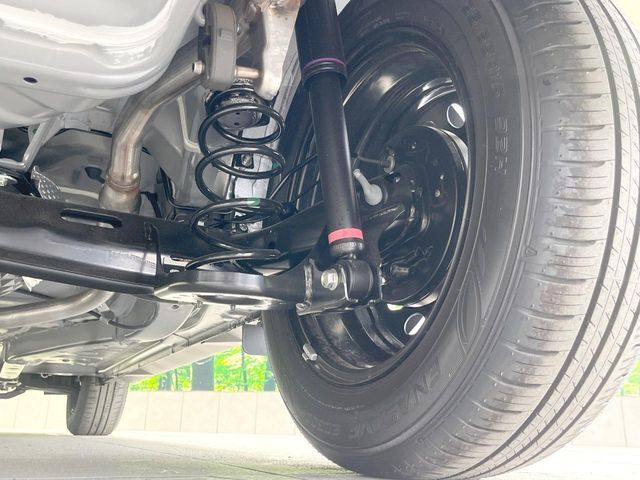 お車を安心してお乗りいただく為には、足回りの定期点検が欠かせません。サービスサポート（有償保証）では無料点検もご提供しており、安心のカーライフをお過ごしいただけるサポート体制が整っています。