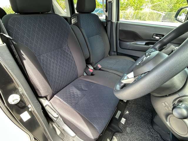 座り心地が良いシートなので長時間の運転でも快適にお過ごしいただけます。新品のフロアマットのご注文も可能です。掲載箇所以外にご希望の写真がございましたらお気軽にお問い合わせ下さい。
