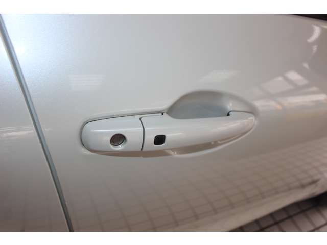 納車後も可能な限り故障がないように、法定整備よりも厳しい自社基準にて整備を行ってからご納車させて頂いております。