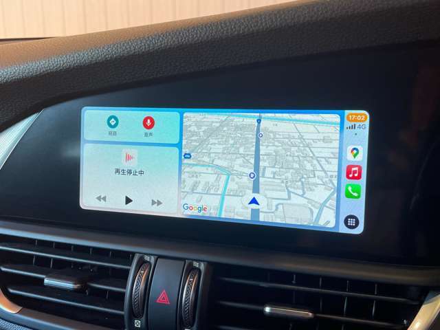 LIBERALAは輸入車と本を愛される方々に少しだけ上質な時間が過ぎていくように、落ち着きのある空間をご用意しております。あなたにぴったりな少しハイセンスな図書館に遊びにいらしてください。