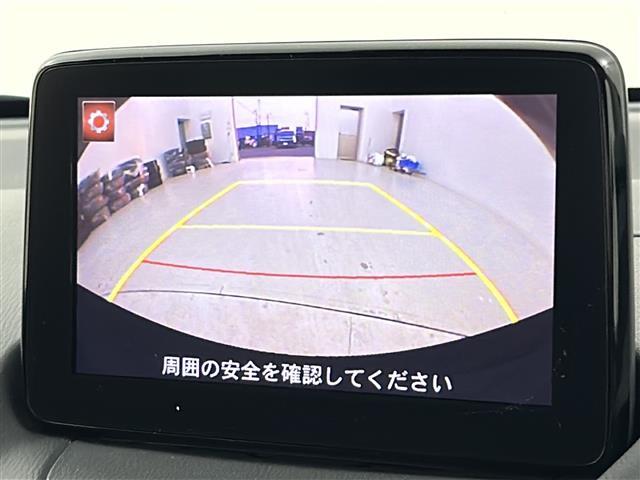 【バックモニター】後ろのカメラの映像がモニターに映し出されるので、後方の見えない死角や、障害物との距離感などもしっかり安全確認することができます！