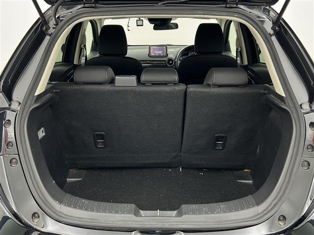 【トランク】積み込みやすくて、たっぷり積める荷室です。シートアレンジできるものは、乗車人数と荷物の量や大きさによってシートを動かすことができるので、より快適なドライブが可能です！