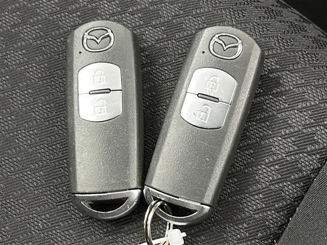 【スマートキー＆スペアキー】ボタンひとつでドアの開閉が可能で便利な【キーレスエントリー】付！スペアキーもあるので万が一の時やご家族それぞれ管理することも可能です♪