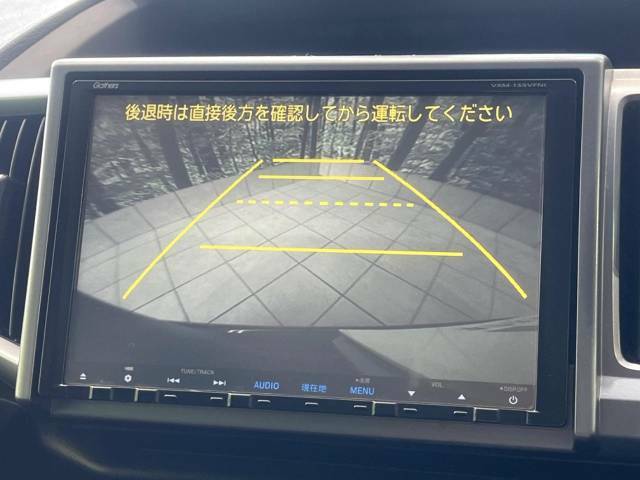 【バックカメラ】駐車時に後方がリアルタイム映像で確認できます。大型商業施設や立体駐車場での駐車時や、夜間のバック時に大活躍！運転スキルに関わらず、今や必須となった装備のひとつです！