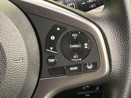 【アダプティブクルーズコントロール】高速道路での長距離走行が楽に！！自動で速度を保つクルーズコントロールが、衝突軽減システムと連携し、前方の車両を感知して車間を保つように速度調節してくれます！！