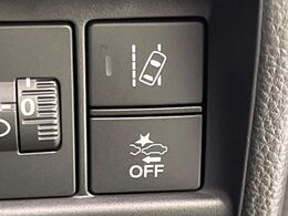 【ホンダセンシング】走行中に前方の車両等を認識し、衝突しそうな時は警報とブレーキで衝突回避と被害軽減をアシスト。より安全にドライブをお楽しみいただけます。