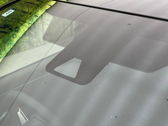【トヨタセーフティセンス】走行中に前方の車両等を認識し、衝突しそうな時は警報とブレーキで衝突回避と被害軽減をアシスト。より安全にドライブをお楽しみいただけます。