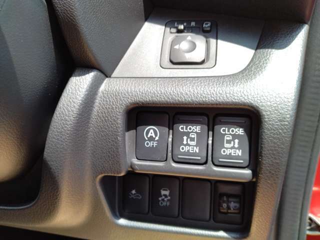 運転席周りの操作スイッチ類。