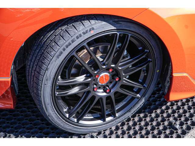 SWK ECU/SWK マフラー/ヘリカルLSD/車高調/WORK ホイール/トラストカーボンウィング/スポーツクラッチ/純正OPエアロ/シフト/グリルフォグカーボン/アイライン/を装着のマニュアル車両です★2万キロ台後期です！！