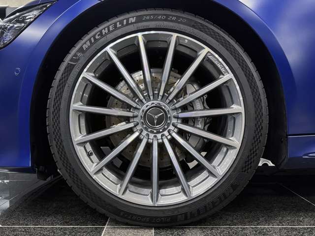 ◆AMG RIDE CONTROL+エアサスペンション◆チタニウムグレーペイント20インチAMGマルチスポークAW◆全国納車対応です！お気軽にお問い合わせください！弊社HPはこちら⇒http://www.gut-sport.jp/