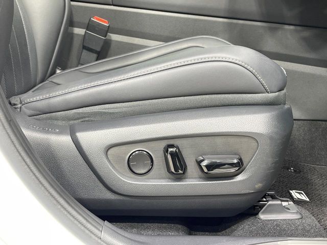 【パワーシート】スイッチ一つで簡単にシートの微調整が可能！電動だから力もいりません！快適なシートポジションにセットして、快適なドライブをお楽しみください。