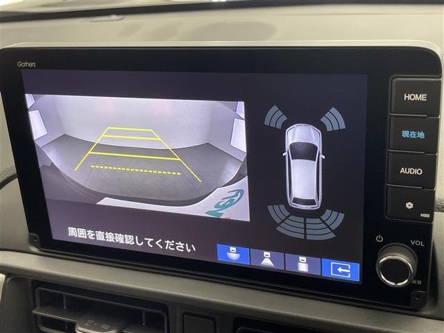 【バックカメラ】駐車時に後方がリアルタイム映像で確認できます。大型商業施設や立体駐車場での駐車時や、夜間のバック時に大活躍！運転スキルに関わらず、今や必須となった装備のひとつです！