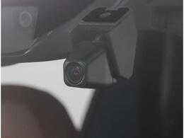 ドライブレコーダー装備！走行中は常時録画を行っているので、万が一の際の映像記録や旅の思い出としても映像を記録してくれます！