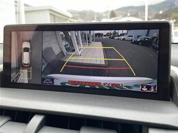 便利な【アラウンドビューモニター+バックモニター】で安全確認もできます。駐車が苦手な方にもオススメな便利機能です。