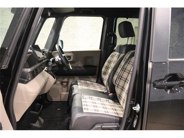 体格に合わせてシートの位置をきめ細かく調節できるので、いつでも最適な運転姿勢をキープ。操作も軽く、ラクラクです