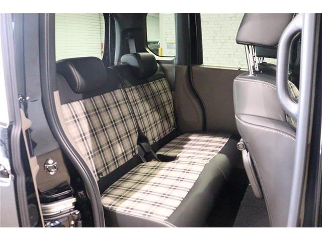 頭上や肩まわりの余裕を確保しながら、大人が乗っても広々。シートアレンジが自由で家族や仲間と遠出をしたり、荷物を気にせず買い物をしたり。毎日のくらしに、新しい可能性を広げます。