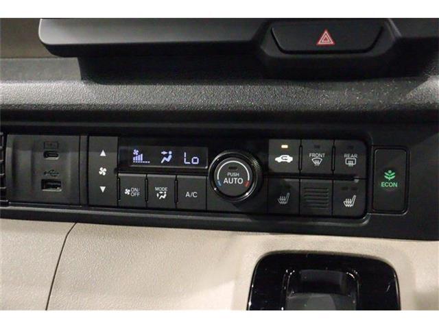 オートエアコン装備ですので、とっても快適！