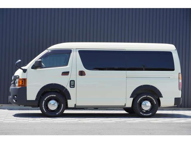 中古車購入時の保証プランも別途有料にて1年から3年までお選びいただけます。当店保証対応につきましては、走行距離無制限＋全国対応可能です。遠方の方にも安心してご購入頂いております。