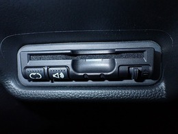 デザインスッキリのビルトイン『ETC』！高速道路の特典はもちろん、キャッシュレスなので料金所では徐行するだけで通過可能です！