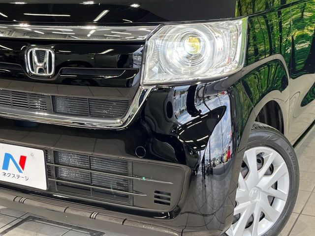 【LEDヘッドライト】悪天候や夜間走行時も良好な視界を確保し安心して運転できる高輝度LEDヘッドライトを装備！点灯速度が早く、消費電力も抑えられています。