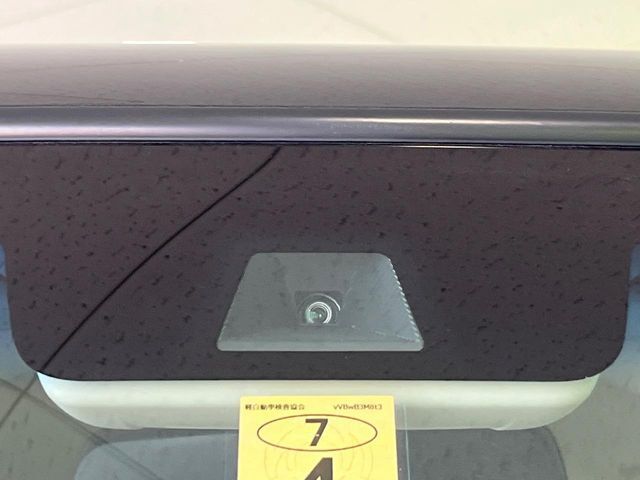 【ホンダセンシング】走行中に前方の車両等を認識し、衝突しそうな時は警報とブレーキで衝突回避と被害軽減をアシスト。より安全にドライブをお楽しみいただけます。