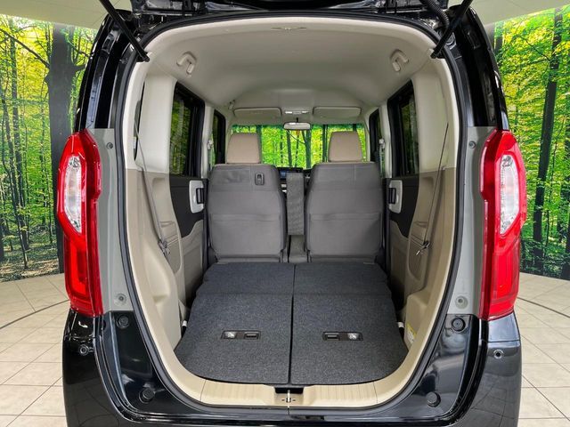 普段のお買い物や通勤、送迎等に十分な荷室スペースを確保しております。セカンドシートを倒すと、大きな荷物の積載も可能です♪