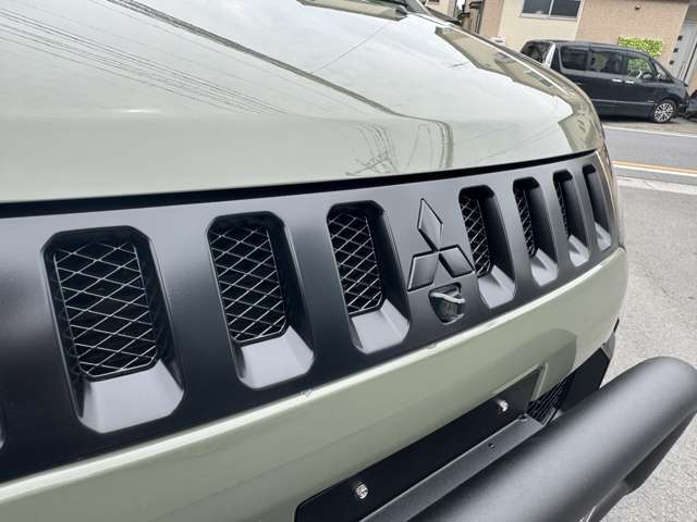 フロントグリルはマットブラックに塗装してあります★