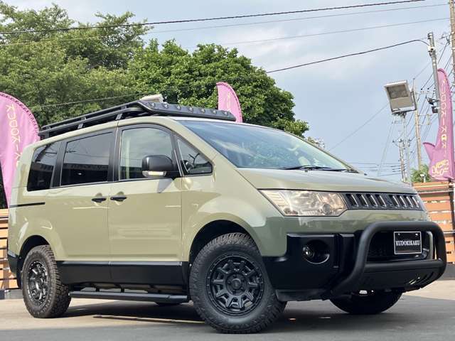 人気色のシダーグリーンに全塗装したカスタム車になります！