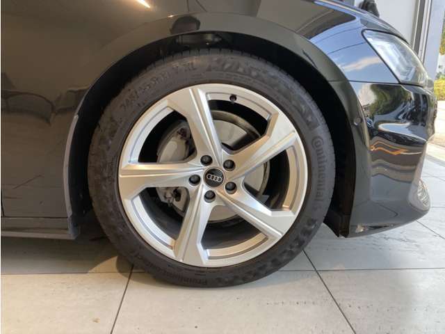ここではお伝えしきれない装備や車両状態などの詳細をメールにてご説明させて頂きます。無料の《在庫お問合せ・お見積》ボタンをクリック頂くと、回答メールがお客様の元に届けられます！